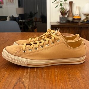 Brand new, never worn! Converse Chuck Taylor All Star
Low 'Sandy Shore'. Size 13